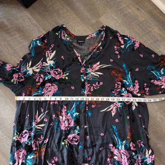 Torrid Womens US Size 4X Floral Print Gray Button-Front Blouse Rayon Long Sleeve - Picture 9 of 10